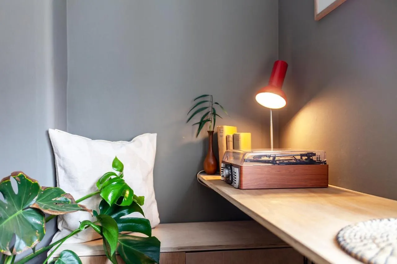 Beautiful And Spacious 1Br Apt, Bethnal Green contacts